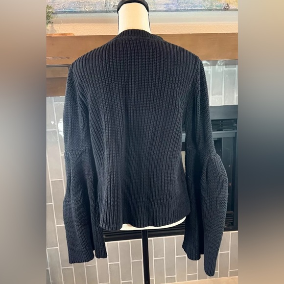 Free People Womens Large Black Cropped Knit Bell Sleeve Sweater a296 - Picture 2 of 6